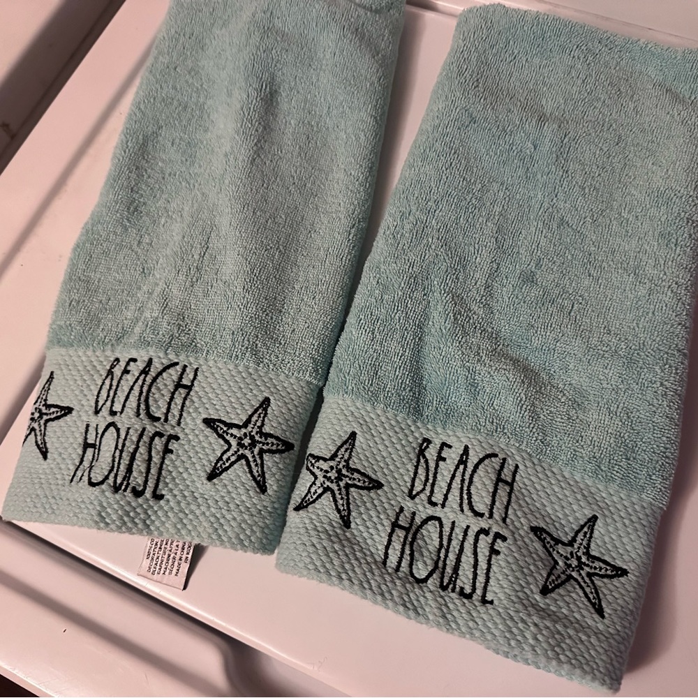 Set of 2 Rae Dunn BEACH HOUSE hand towels. Used but las decor only